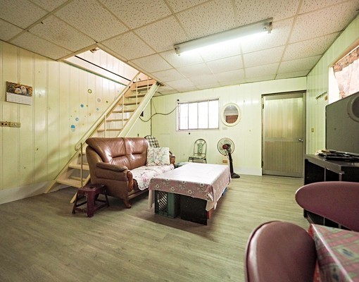 租金含水電費,樓中樓大套房有陽台近花商 - Image 1