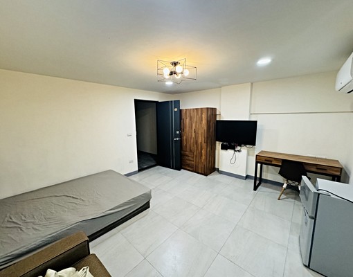 【杰速找房】全新翻修陽台獨洗套房 - Image 3