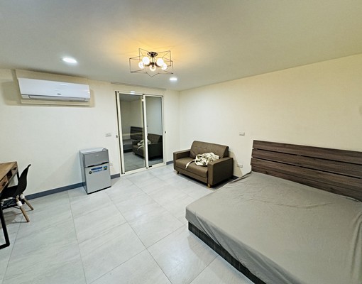 【杰速找房】全新翻修陽台獨洗套房 - Image 4