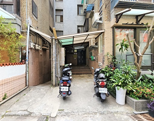 【紀語瑄】可租補🔴台水電🔴陽台套房 - Image 9