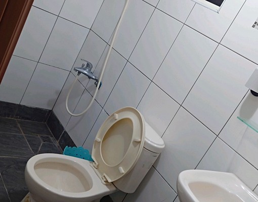 有獨立洗衣機~光線充足屋內廁所都有對外窗 - Image 1