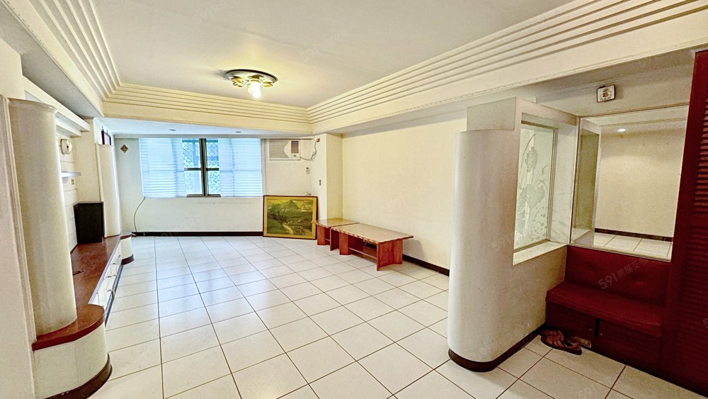 沙發茶几會再補上