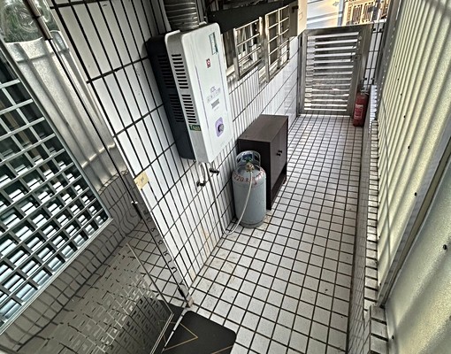 ★捷運西湖★德明學院★免爬樓梯★台水電計費★獨立陽台 - Image 2