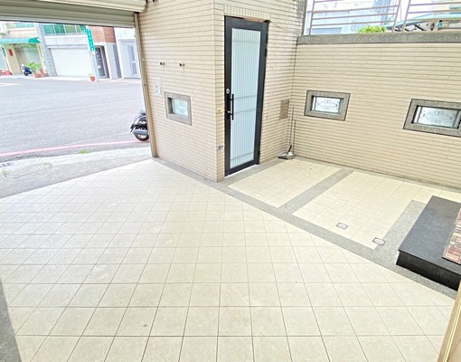 近南山廣場❤裝潢透天6房-有車庫 - Image 2