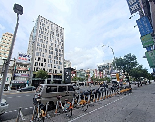 高雄火車站前_平價獨立戶陽光套房 - Image 1