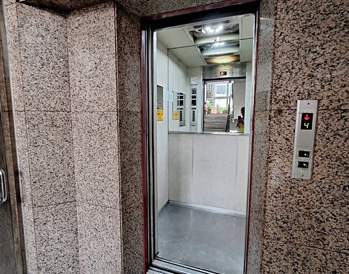 ★台大學區★【公館商圈】--優雅套房分租/電梯/便利/明亮 - Image 2
