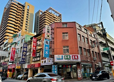 大大大三角窗店面