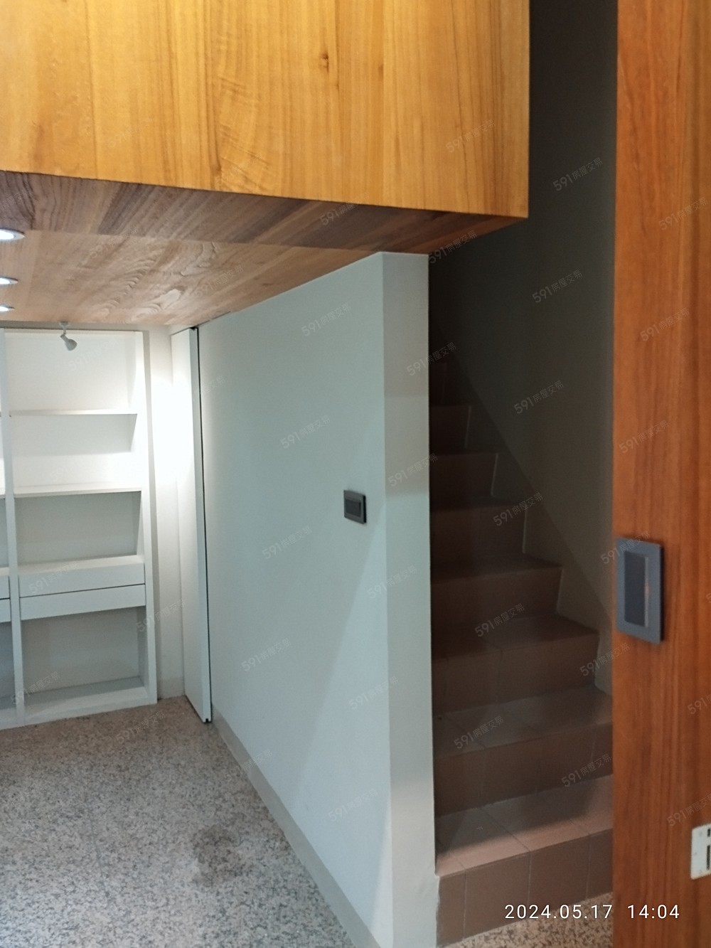 隔層下方入口至隔層