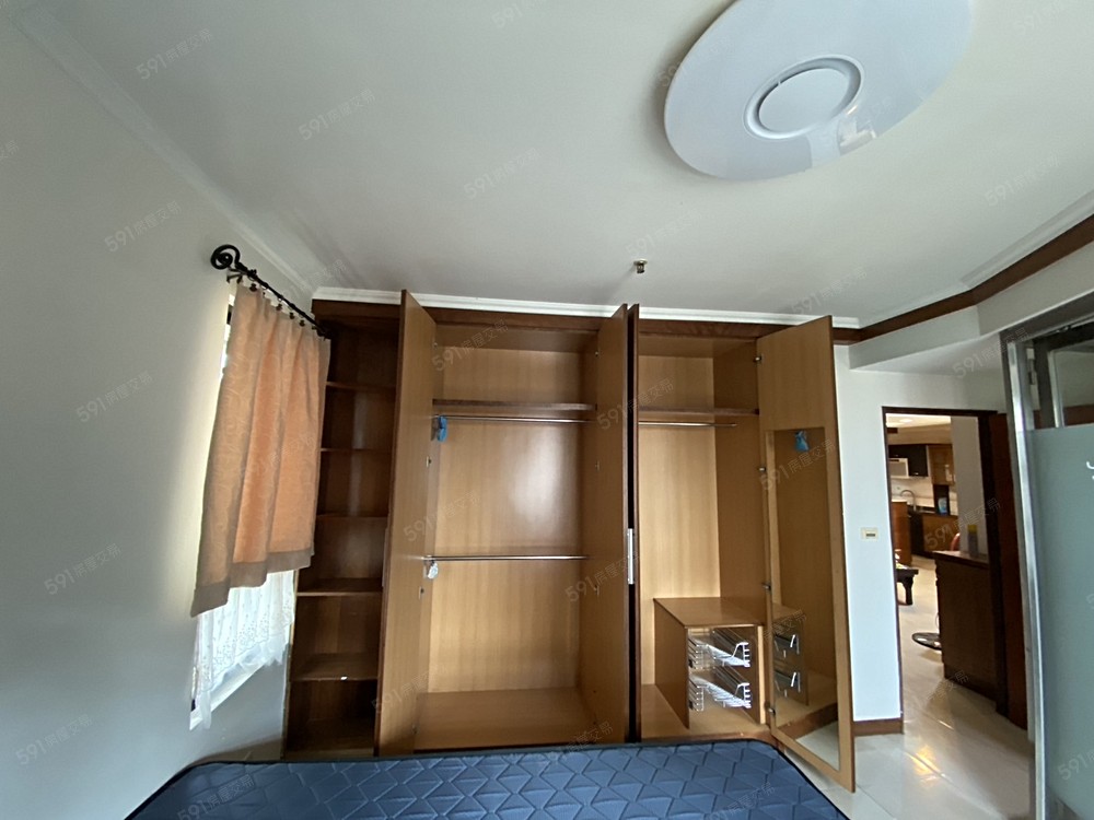 遙控變光氣氛燈、超大衣櫥