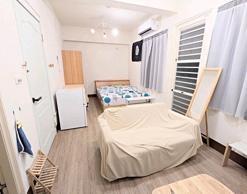 小港中安路電梯陽臺溫馨套房一卡皮箱入住 - Image 1