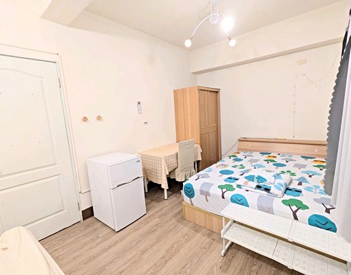 小港中安路電梯陽臺溫馨套房一卡皮箱入住 - Image 3