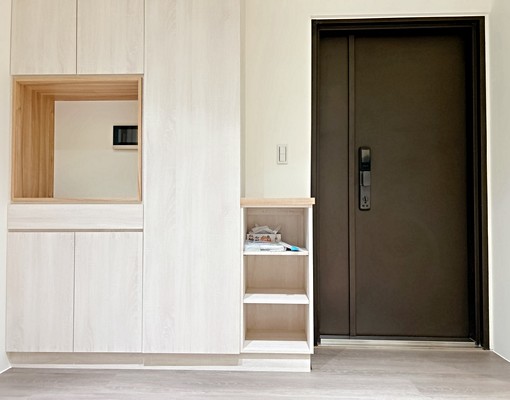 A18青埔高鐵美裝商辦含車管。可營登 - Image 2