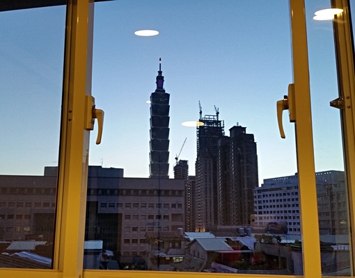 信義路六段時尚套房頂加 - Image 1