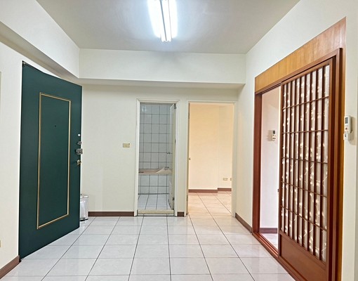 近台灣大道忠明南路口精誠五街2房改一房採光超好住家 - Image 2