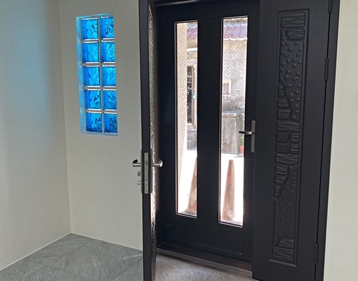 純精路重新裝潢透天厝採光好、生活機能佳 - Image 1