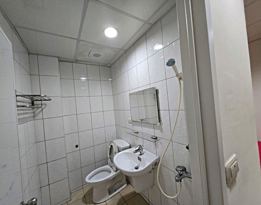 自租電梯套房網路第四台5500.6000 - Image 6