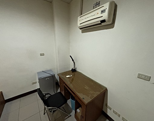 輔大開學季要租要快前門套房近中正路 - Image 2