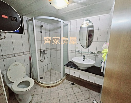 翻新浴室全新沙發全新洗衣機~縣府家樂福社區型屋況新 - Image 7