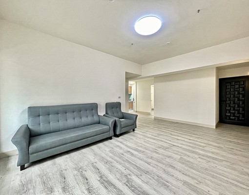 三房(平車另計)、無家俱、可報租屋補助! - Image 1