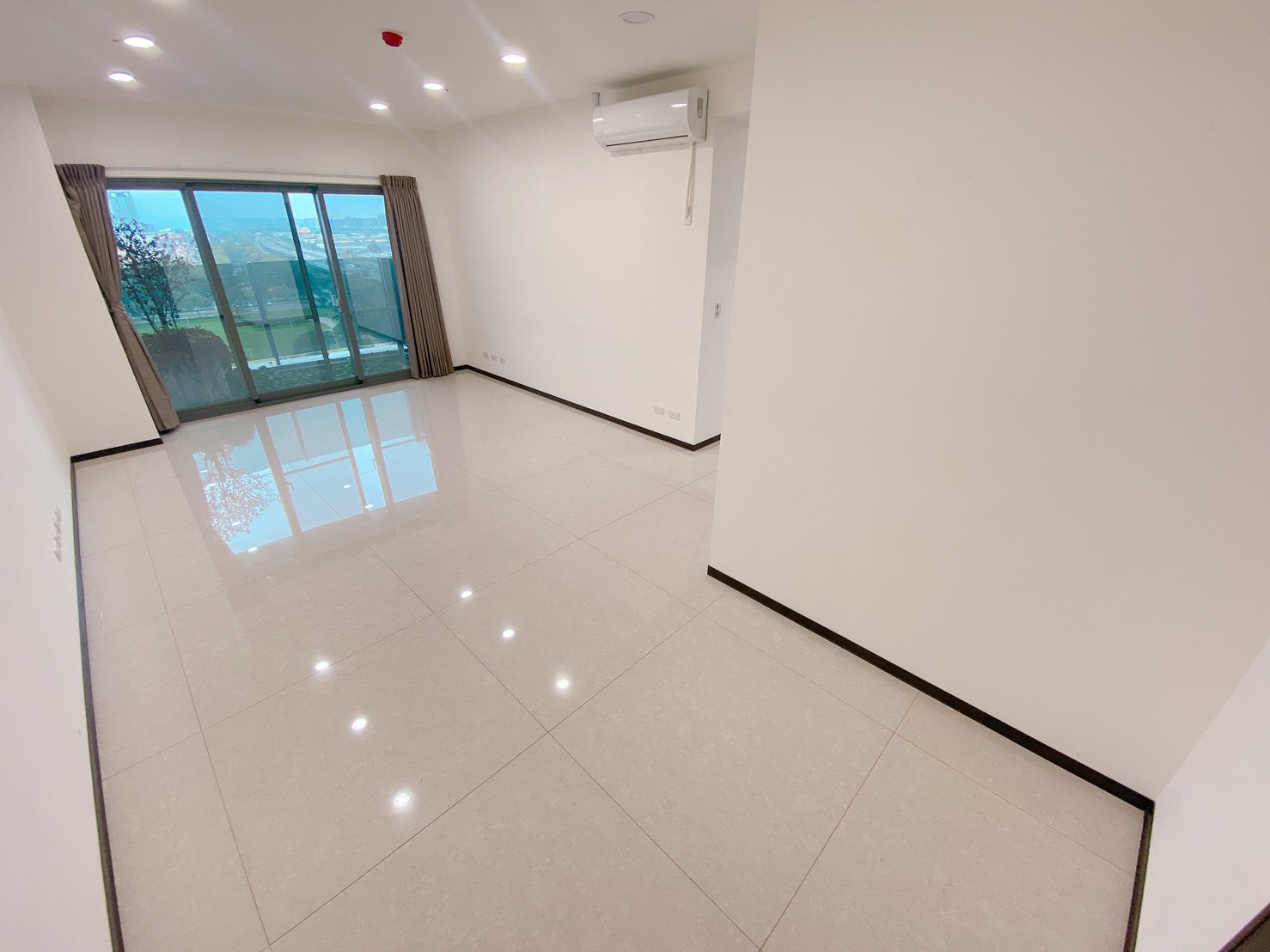 低於實登專任七期允將大有無限棟距四房平車