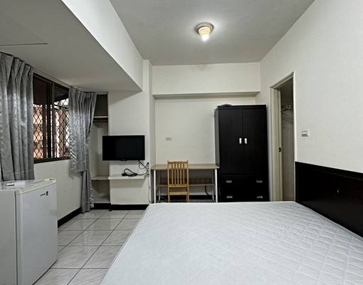 近新月橋/近新莊捷運/守衛管理/附機車位 - Image 1