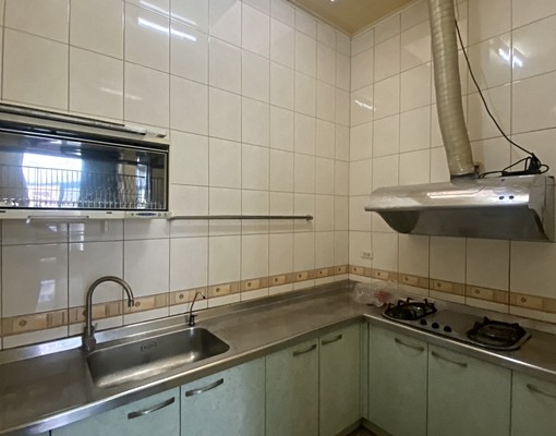 輕屋齡近74號旁整棟四樓透天店面 - Image 4