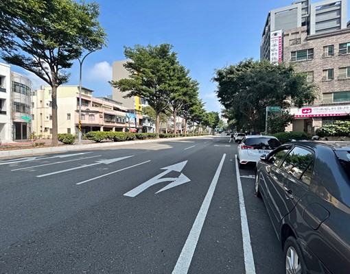 近家樂福|博愛國小|正光明六路上平車 - Image 1