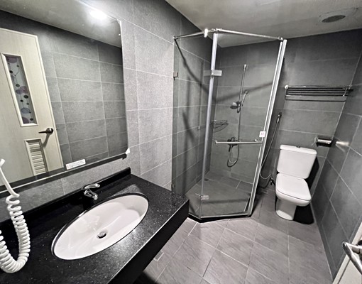 小東路優質電梯陽台大套房 - Image 3