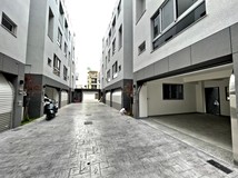 軍南一街十期葳格全新交屋面..