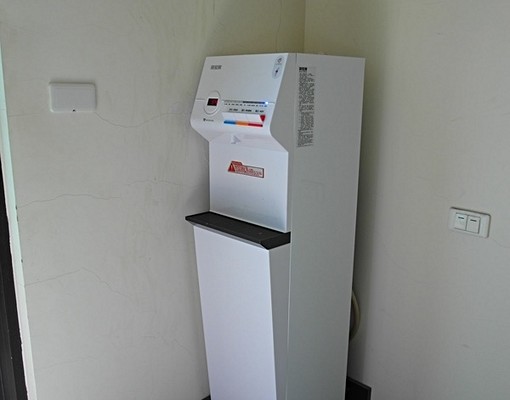 喜來登旁。景觀電梯套房出租。有陽台 - Image 8