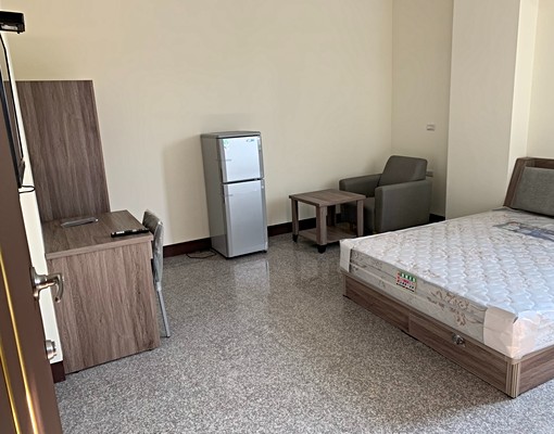 豐原中正路上!採光佳!電梯!獨立陽台洗衣機! - Image 1