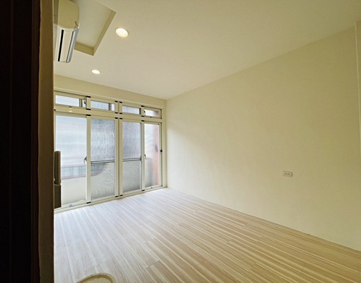 可租補，報稅，遷戶籍，三民路全家便利商店公寓<近國泰人壽> - Image 8