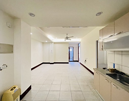 可租補，報稅，遷戶籍，三民路全家便利商店公寓<近國泰人壽> - Image 4