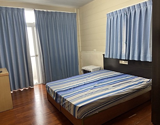 正氣路,鬧區,學校正對面,生活機能便利 - Image 1