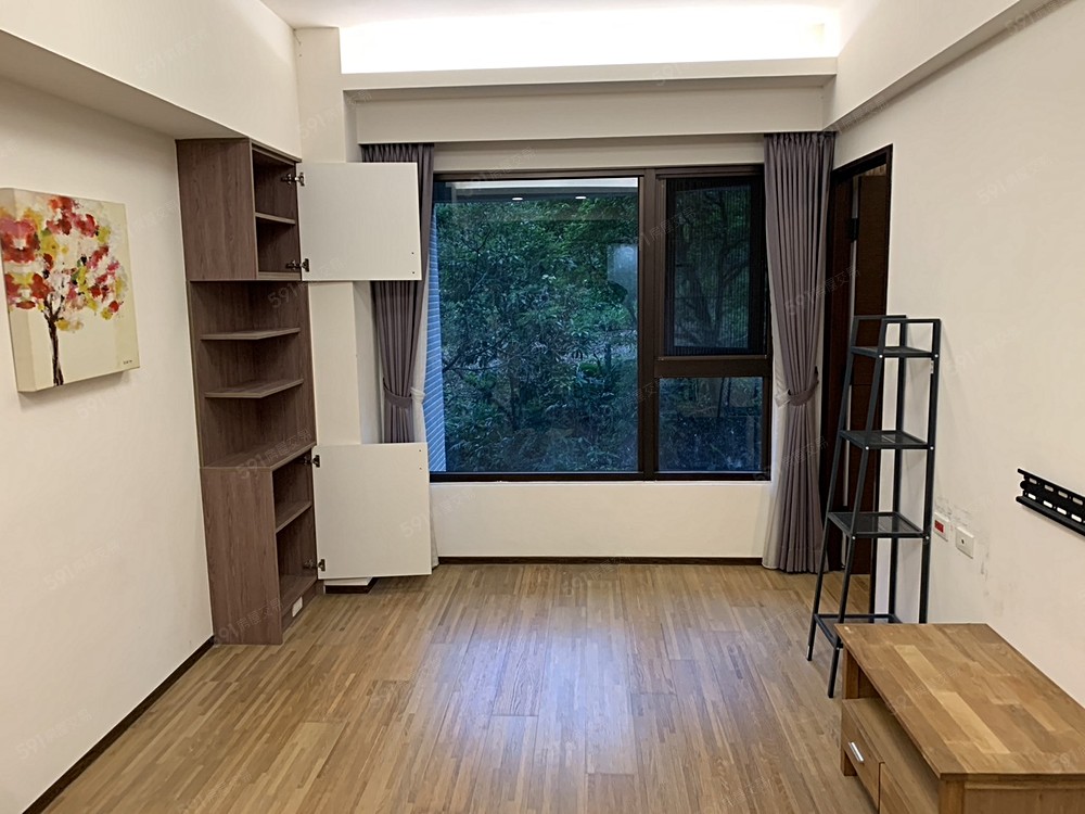 室內空間寬敞明亮