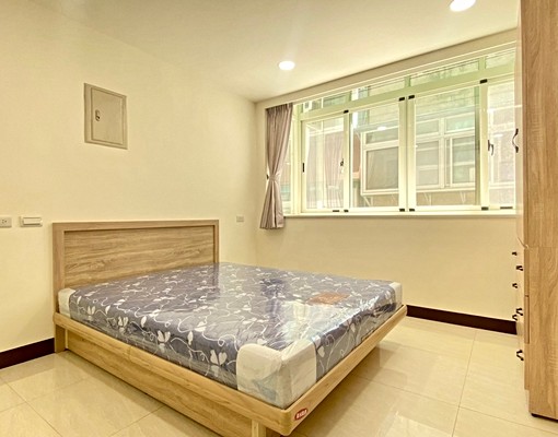 力群/捷運三重國小站套房大窗台/可租補 - Image 1