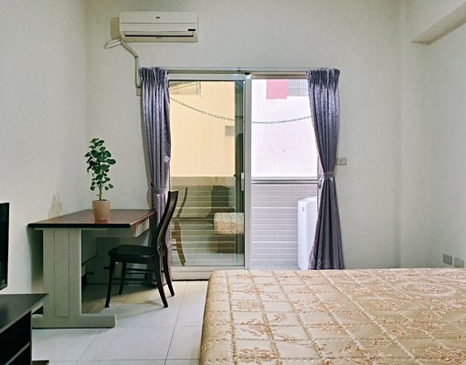 房間寬敞.有陽台.獨洗.近火車站 - Image 1