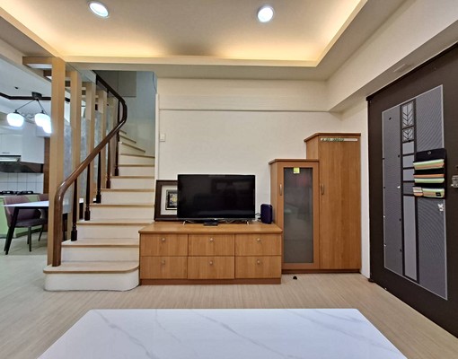 曉明女中華廈3房+平車費用另計傢俱家電全可租補 - Image 1