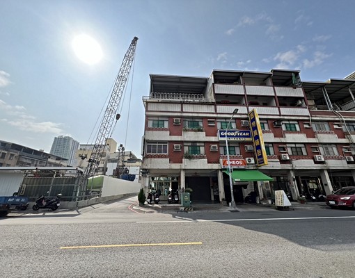 道明中學三角窗騎樓式透天店面~整棟出租 - Image 4