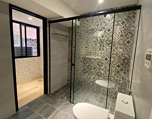 巨城全新一房一廳一衛一陽台明亮大套房 - Image 1