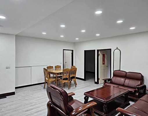 房東便宜租頂加整層全新裝潢 - Image 2