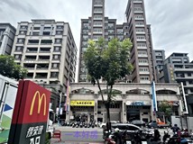 長榮路新北市蘆洲麥當勞正對..
