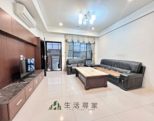 沙鹿家樂福#整棟透天大四房#可租補#自有車庫 - Image 1