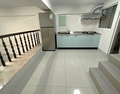 透天挑高車墅/可租補可公司/附變頻家電、家具/乾淨明亮 - Image 6