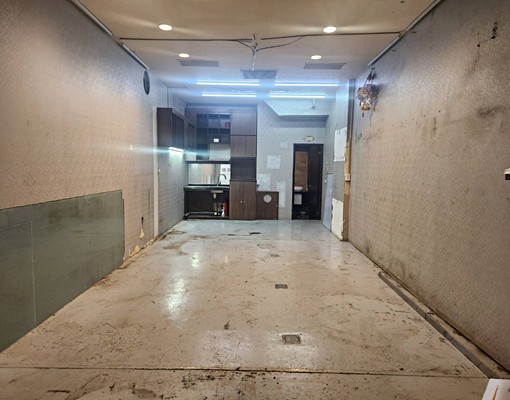 正立忠路上一樓金店面稀有釋出 - Image 1