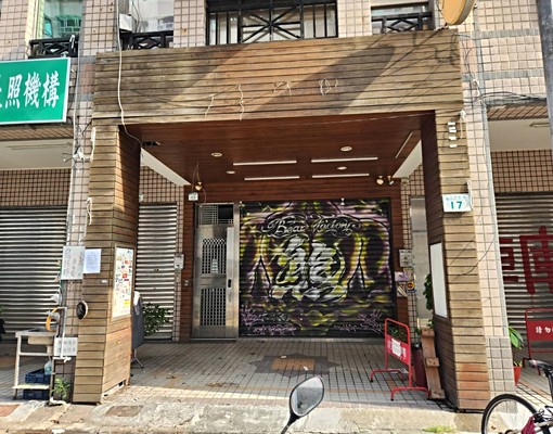 正立忠路上一樓金店面稀有釋出 - Image 2