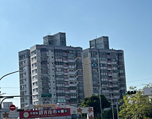 中壢夜市旁的透店 - Image 2