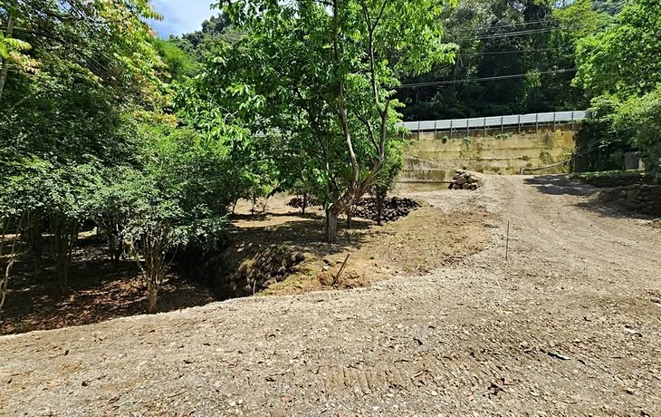 新竹縣北埔鄉五指山段農地,道路用地出售:北埔~冷泉水岸臨溪露營地~LA-591土地
