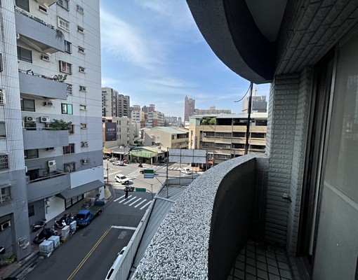 南屯區南屯路旁/永春國小/室內41坪大3房+車位 - Image 11