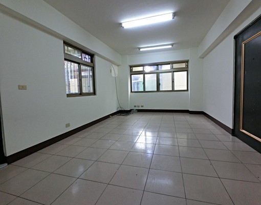 電梯大樓大3房室內30坪.可租補 - Image 2